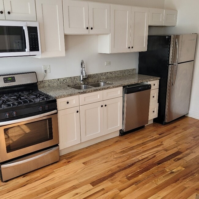 Building Photo - 6751 S Clyde Ave