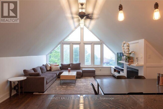Photo du bâtiment - 1538 King St W