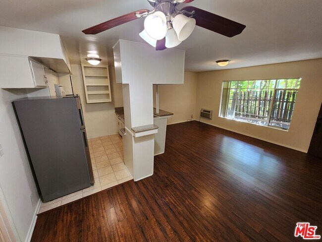 Foto del edificio - 1013 N San Vicente Blvd