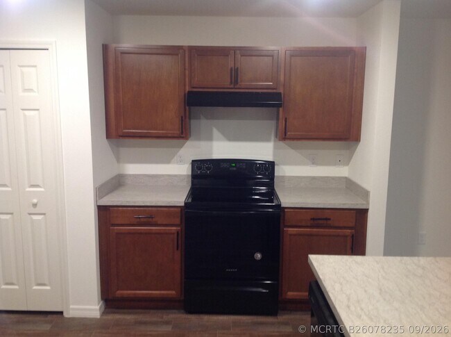 Building Photo - 2862 SE Buccaneer Cir
