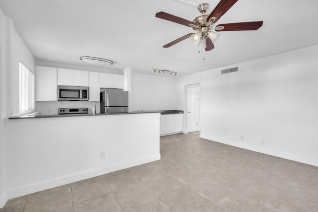 Building Photo - 450 W Camino Real