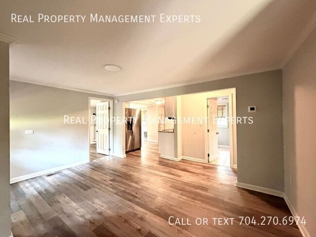 Foto del edificio - 4608 McClure Rd