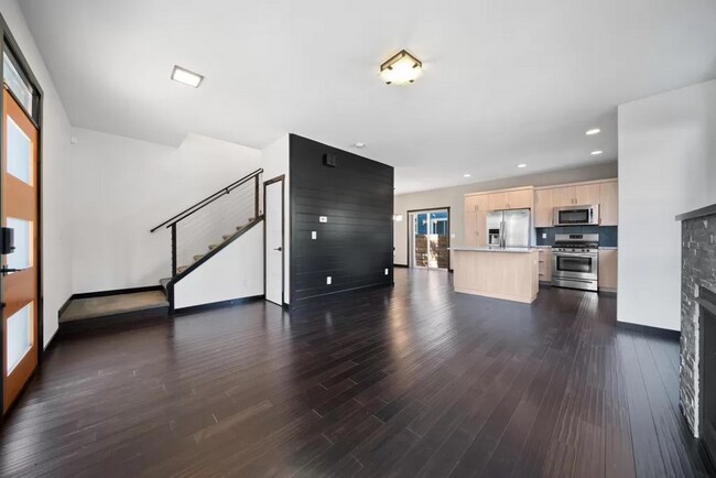 Foto del edificio - Modern 3 Bedroom + 2.5 bath home in SE Por...