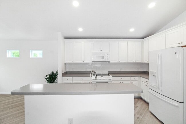 Building Photo - 12670 Shimmering Oak Cir