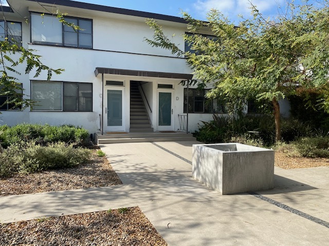 Building Photo - 3130 S Barrington Ave