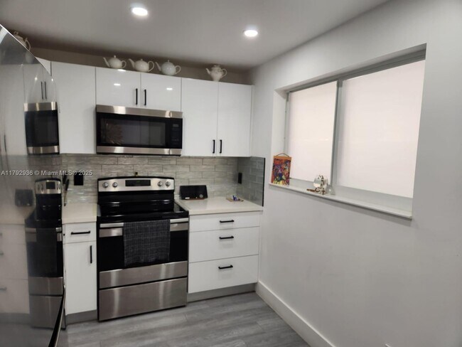 Foto del edificio - 17000 NW 67th Ave