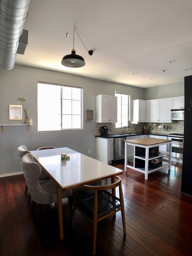 Dining Area / Kitchen - 5300 Playa Vista Dr