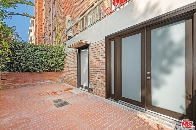Building Photo - 1440 Veteran Ave