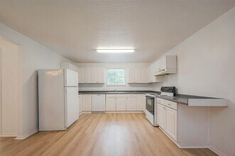 Building Photo - 2051 Santa Rosa St