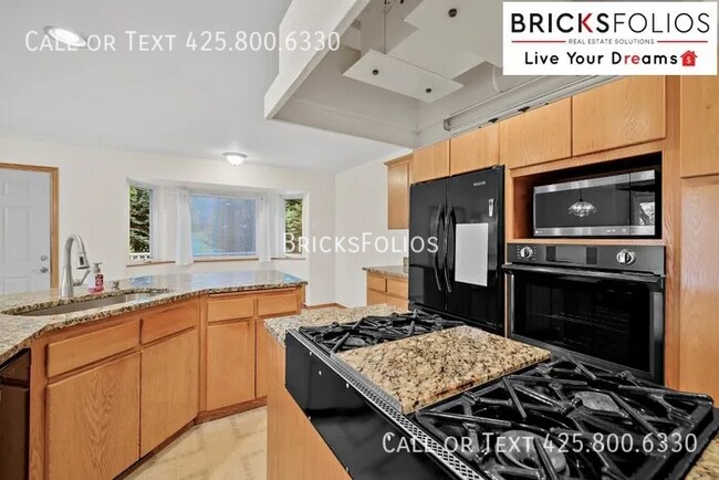 Building Photo - Welcome to Your New Tukwila Haven – Open C...