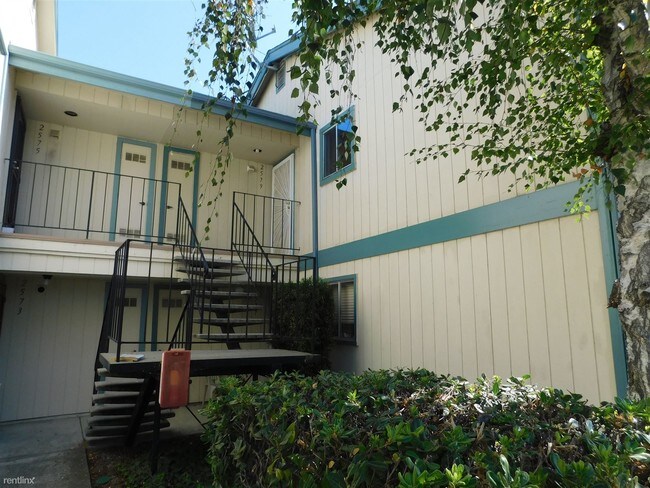 Foto del edificio - 2 br, 2 bath Condo - 2579 San Leandro Blvd