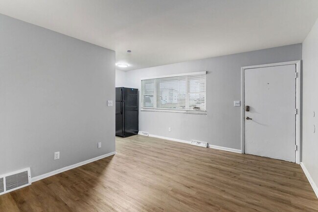 Foto del edificio - 558 Riverview Dr