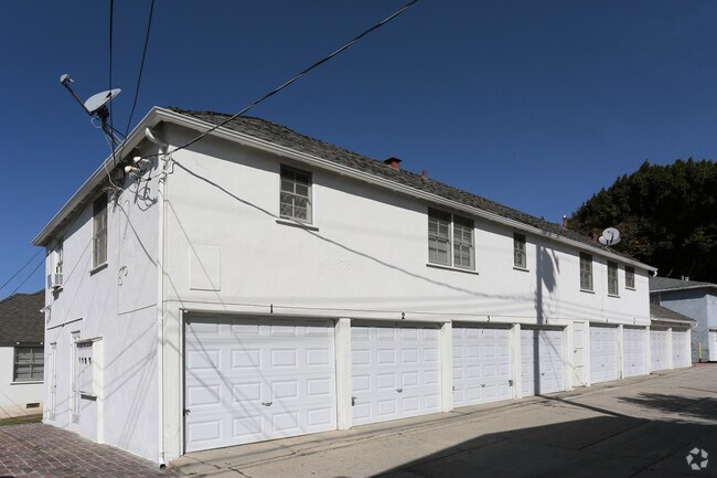 Foto del edificio - 6212-6214 Greenleaf Ave
