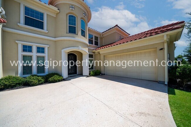 Foto del edificio - Resort Style Living in this Luxurious Home...