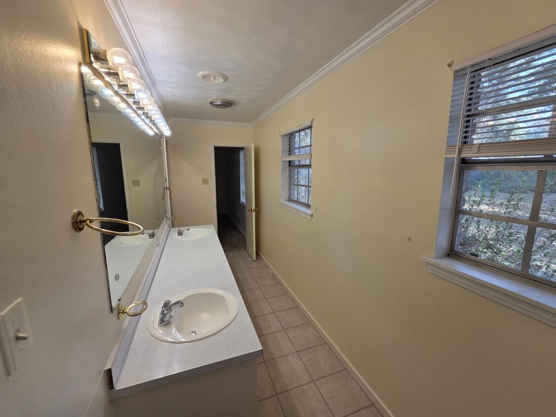 Photo - 5911 Lake Trace Cir (Jackson, MS)