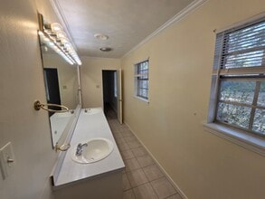 Building Photo - 5911 Lake Trace Cir