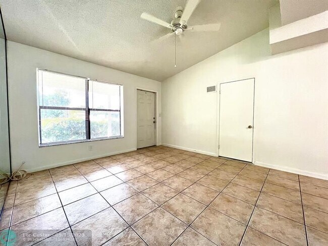 Building Photo - 1806 NW 15th Way