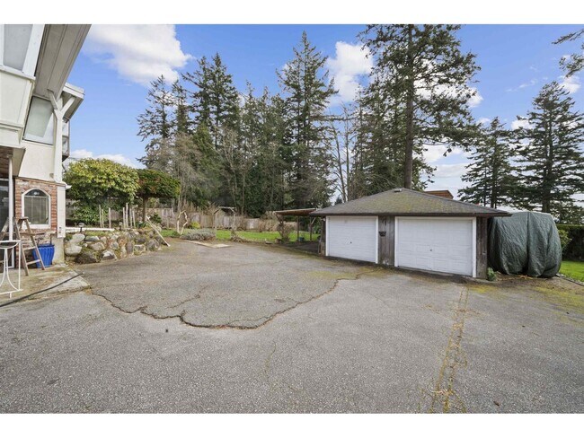 Photo du bâtiment - 14862 Thrift Ave