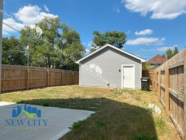Foto del edificio - Recently Built 2 Bedroom, 2.5 Bathroom Vas...