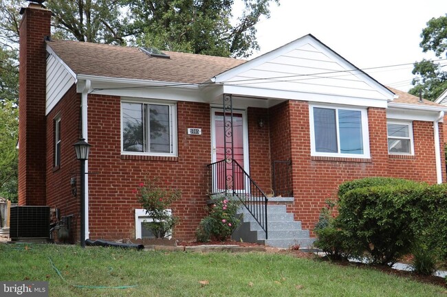 Fully renovated, centrally located, North Arlington home! - 5985 Wilson Blvd