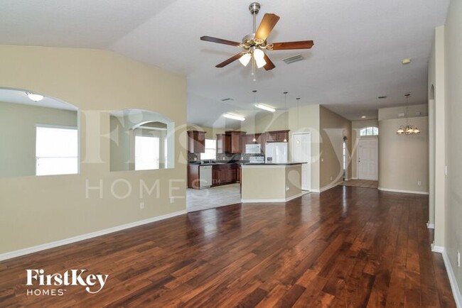 Building Photo - 1827 Greystone Heights Dr