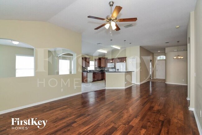 Foto del edificio - 1827 Greystone Heights Dr