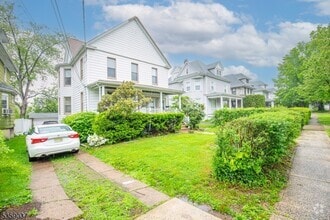 Building Photo - 82 Bergen Ave