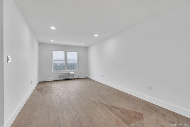 Building Photo - 74 Broadway