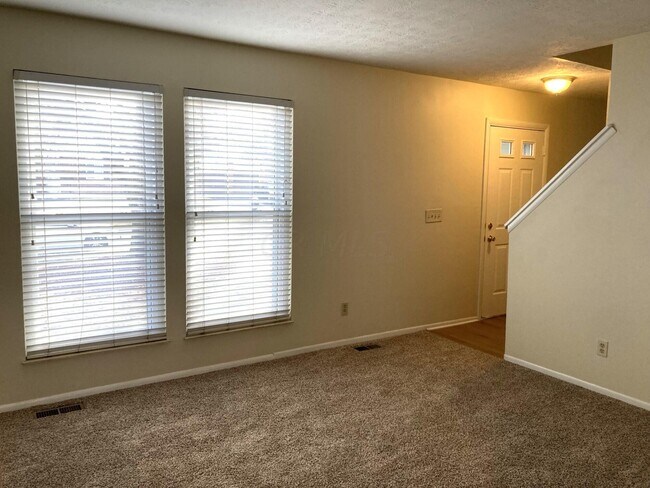 Building Photo - 2185 Belltree Dr