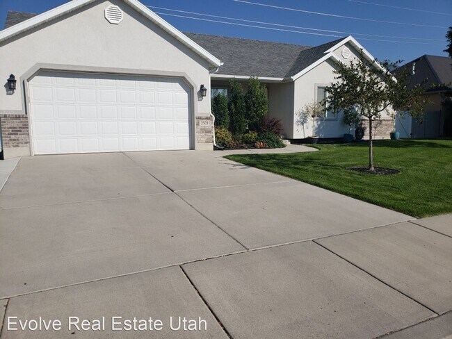 Building Photo - 6 br, 2.5 bath House - 2521 Goodnight Dr