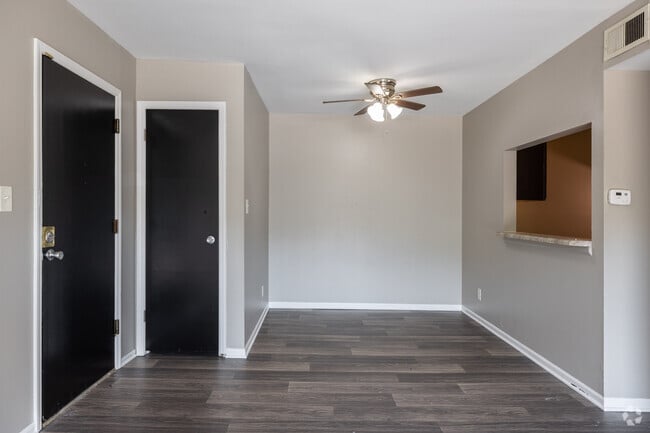 1BR, 1BA - 575SF - Dining Room - Emerald Crossing