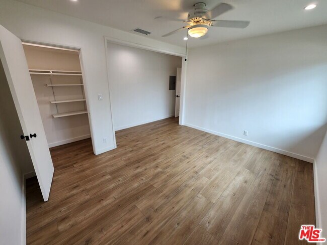 Building Photo - 6121 Sylvia Ave