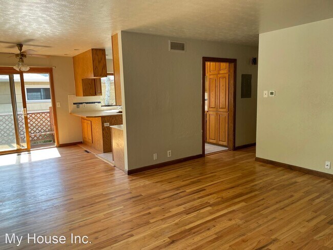 Building Photo - 5 br, 3 bath House - 1833 Broadview Place