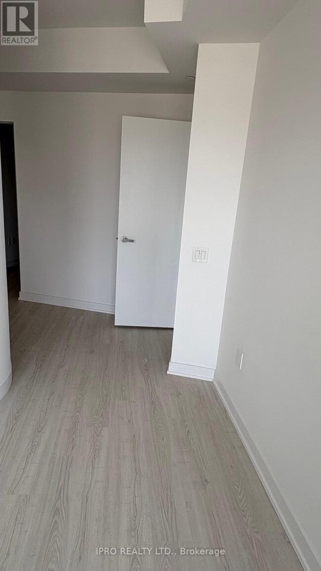 Photo du bâtiment - 3883-3883 Quartz Rd