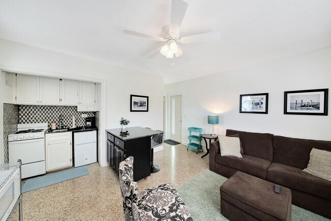 Building Photo - 90 SE 5th Ave