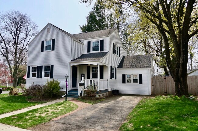 Foto del edificio - 41 Birch Pl