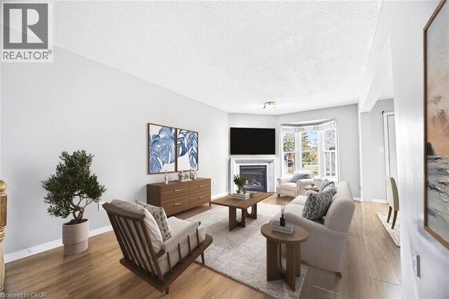 Building Photo - 2 Royalwood Ct