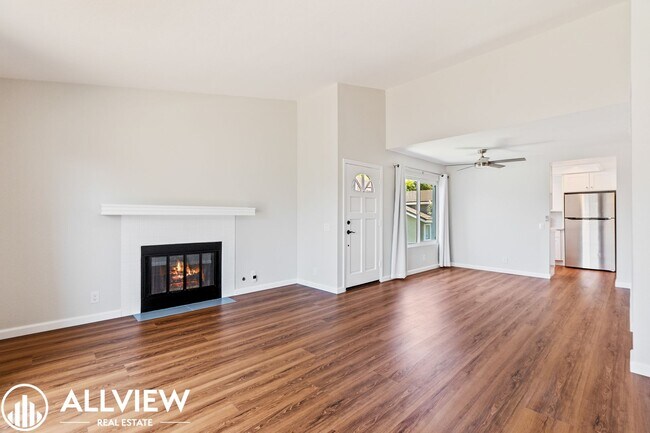 Building Photo - Gorgeous 2 bed/2 baths, located in the highly desired community of Woodbridge.