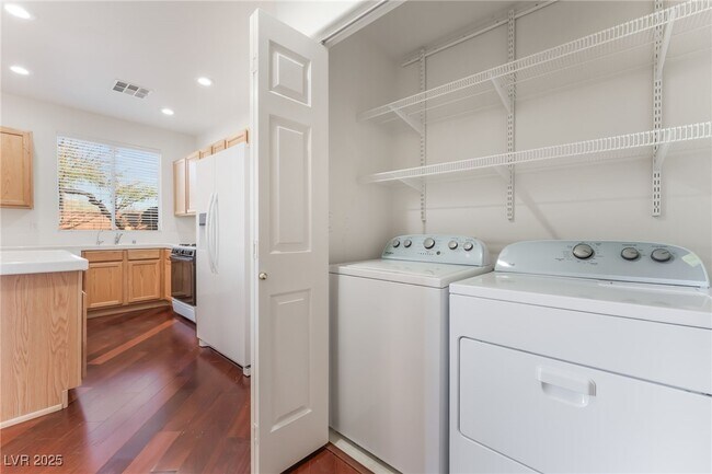 Foto del edificio - 10870 Mallorca Ave