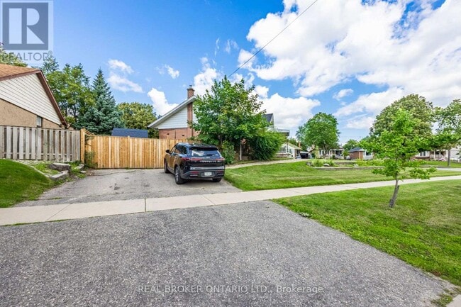 Building Photo - 18 Shropshire Dr
