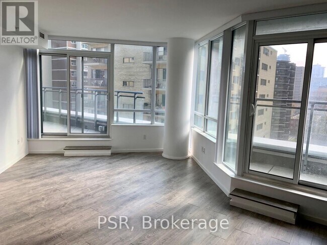 Photo du bâtiment - 45 Charles St E