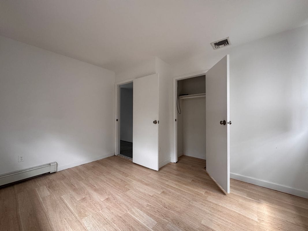 Building Photo - 1482 Grundy Ave