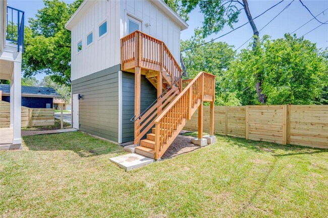 Building Photo - 1315 Clearfield Dr