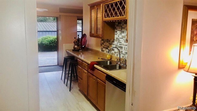 Building Photo - 24830 Glenbrooke Dr