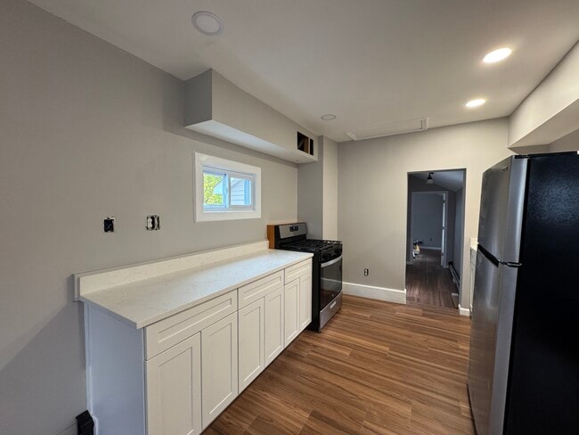 Building Photo - 114 Clinton Street