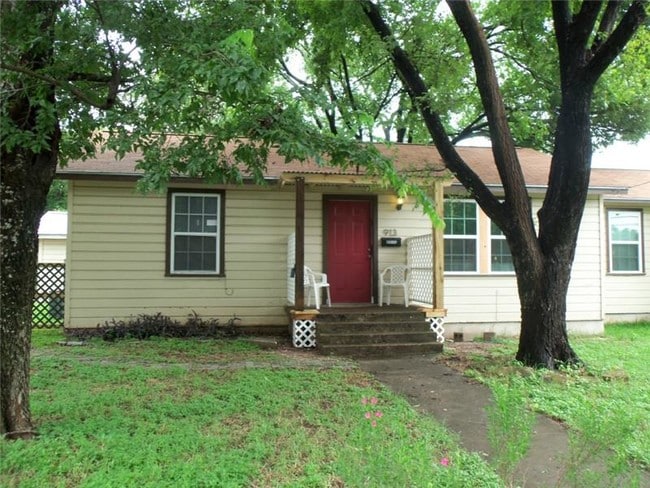Building Photo - 913 E 53rd 1/2 St