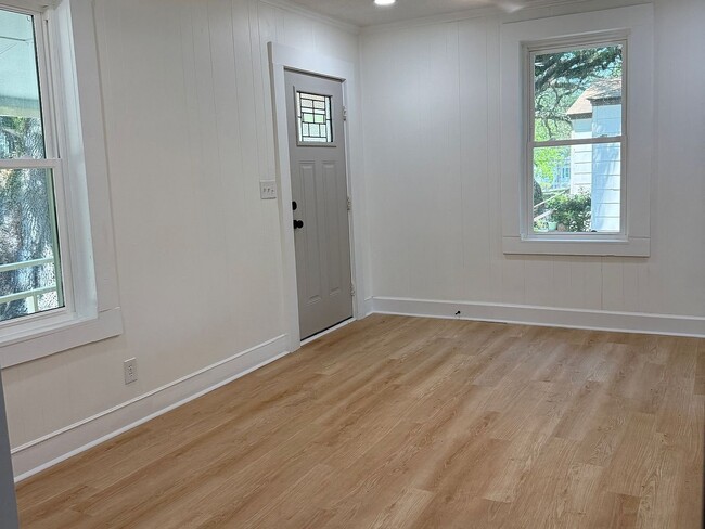 Building Photo - 2667 Olympia Ave