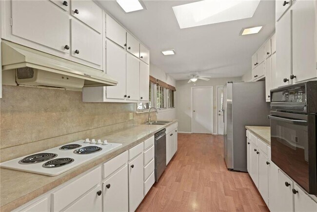 Foto del edificio - 705 Edgewater Trail