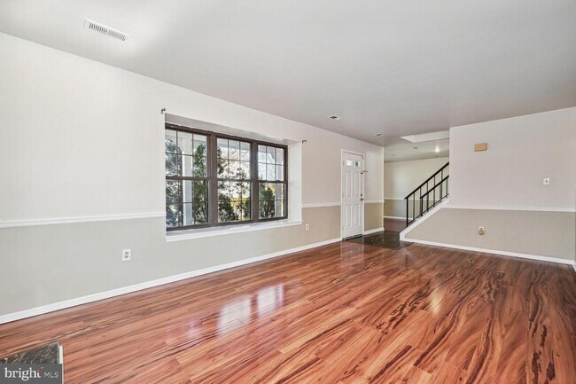 Foto del edificio - 122 E Partridge Ln