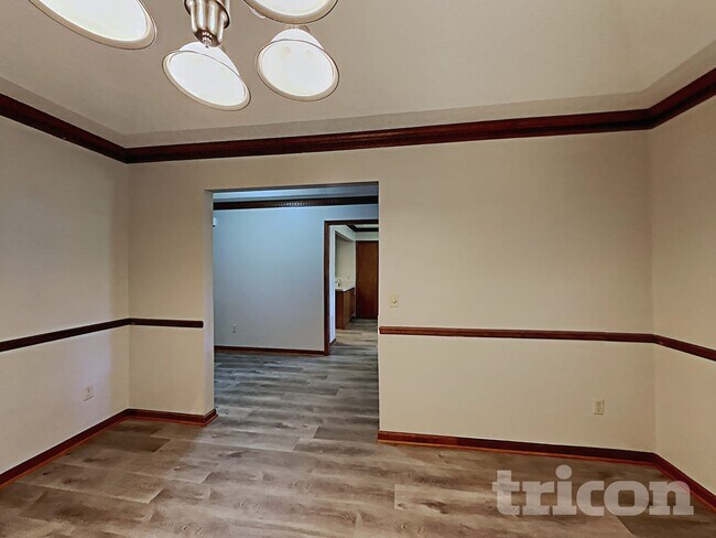 Foto del edificio - 4750 Deerfoot Ct